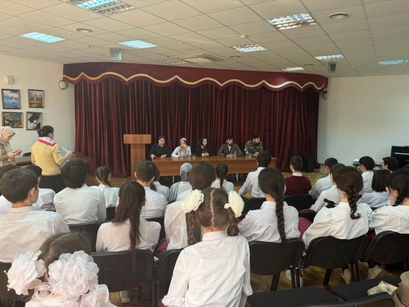 Инспектор ПДН и сотрудники Росгвардии  встретились с учащимися гимназии «Марем»